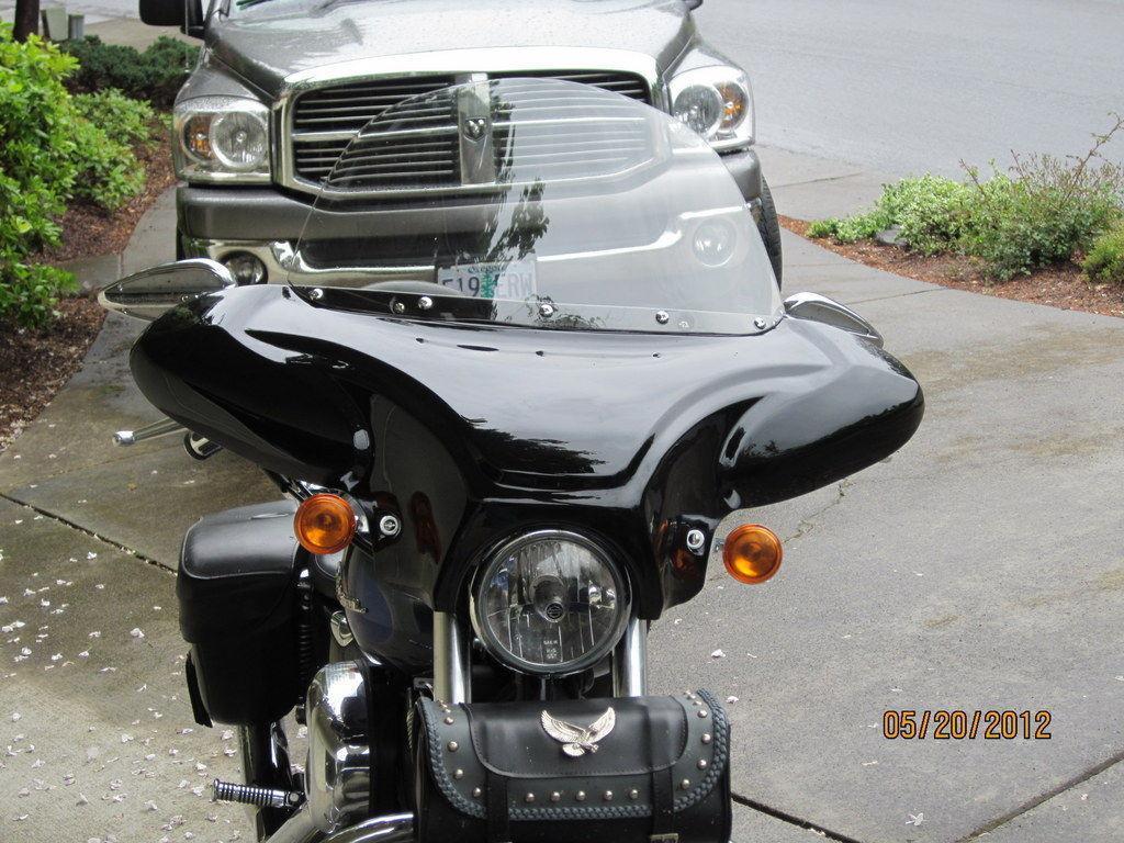 34 Universal Motorcycle Batwing Fairing w Windshield w Premium mounting brackets